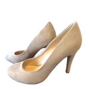 Kelly and Katie larrissa Sued Pump Heels Color Light Tan Size 6.5